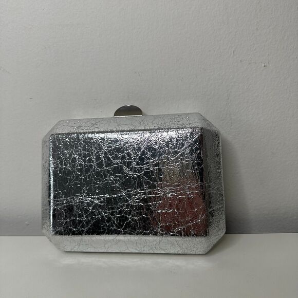 Lulu's Silver Metallic Krinkle Box Snap Close Clutch Purse & Chain Strap - Picture 3 of 16